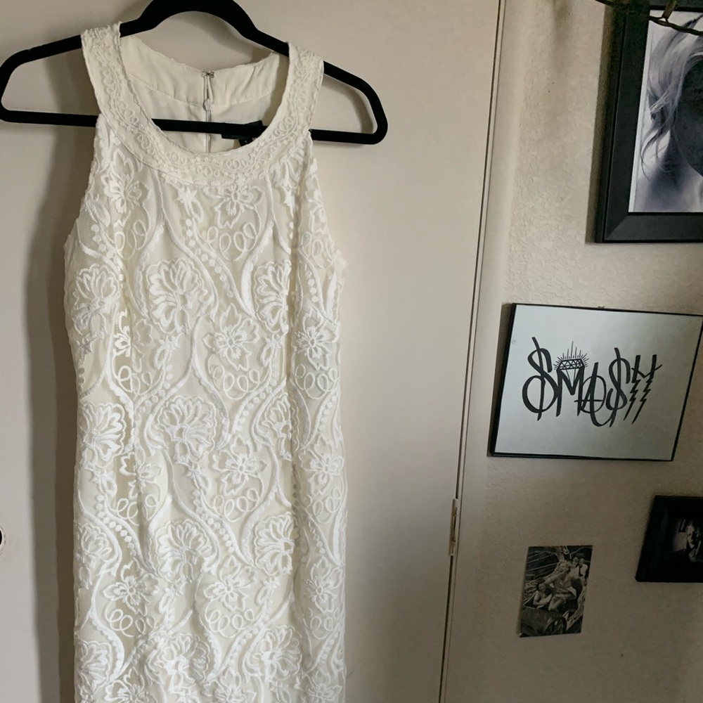 Dreamy Tahari lace collared dress